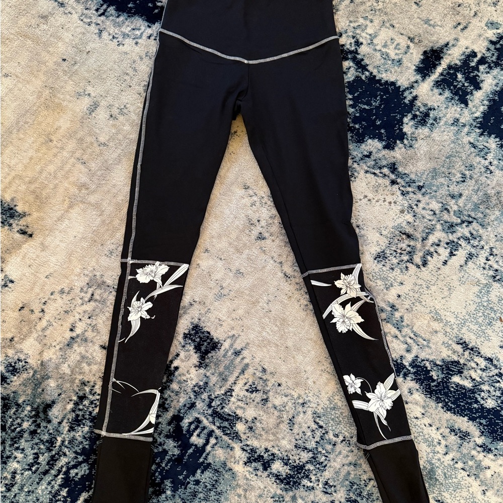 Indah Body Floral Black Leggings